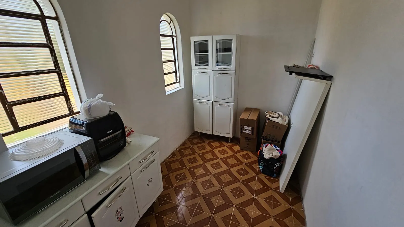 Chacara &agrave; VENDA, 1300m - 3 Dorm. 1 Su&iacute;te - Energia Solar - R$ 430.000 - Ara&ccedil;oiaba da Serra Estrada de Aparecida Araçoiaba da Serra - 