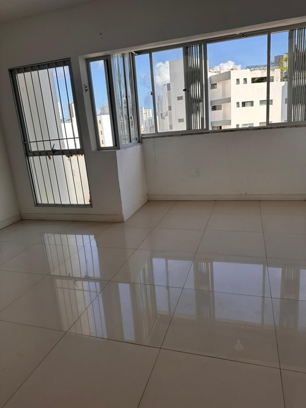APARTAMENTO 3 QUARTOS SUÍTE  GARAGEM ELEVADOR À VENDA NO APIPEMA! Rua Demétrio  Tourinho Salvador - 