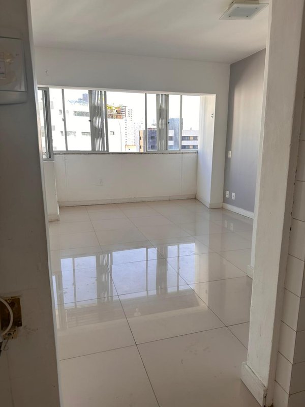 APARTAMENTO 3 QUARTOS SUÍTE  GARAGEM ELEVADOR À VENDA NO APIPEMA! Rua Demétrio  Tourinho Salvador - 