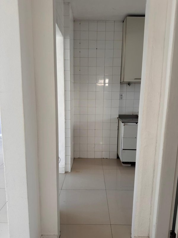 APARTAMENTO 3 QUARTOS SUÍTE  GARAGEM ELEVADOR À VENDA NO APIPEMA! Rua Demétrio  Tourinho Salvador - 