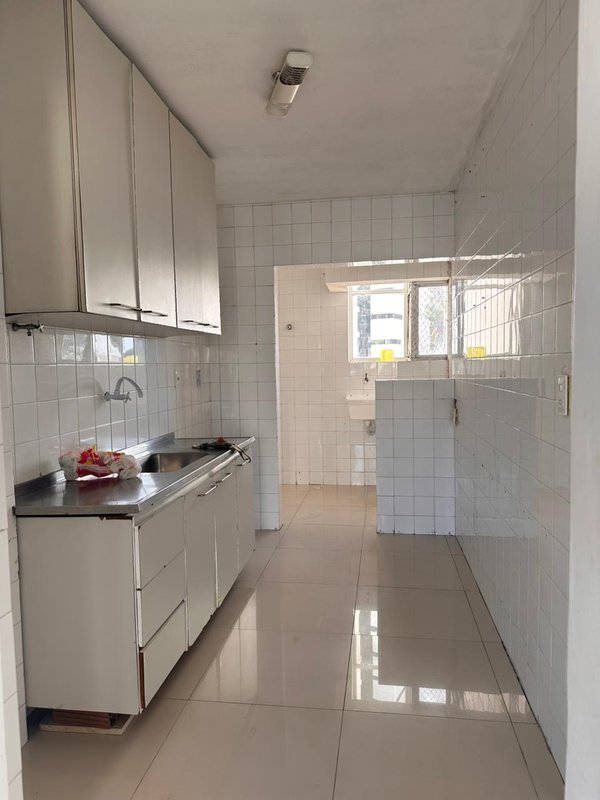 APARTAMENTO 3 QUARTOS SUÍTE  GARAGEM ELEVADOR À VENDA NO APIPEMA! Rua Demétrio  Tourinho Salvador - 