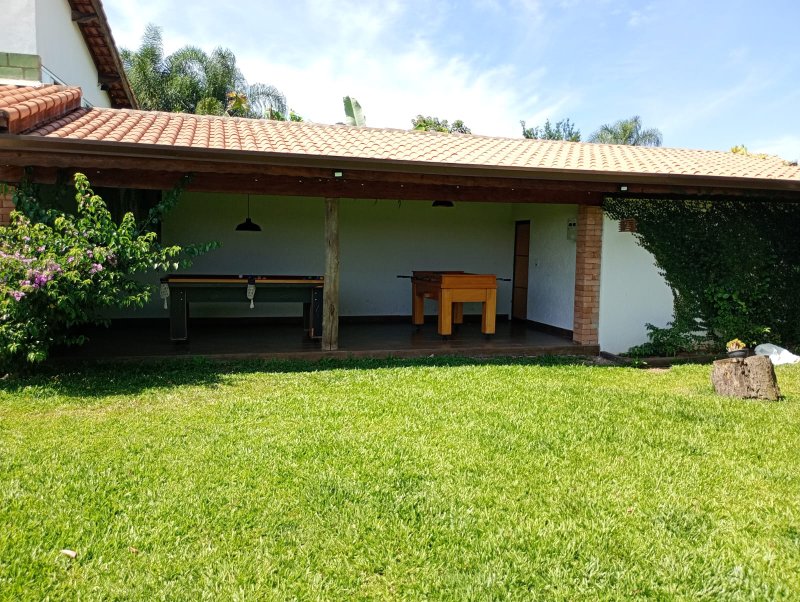 Casa com piscina em condomínio fechado próximo ao centro de Igaratá - Igaratá - 
