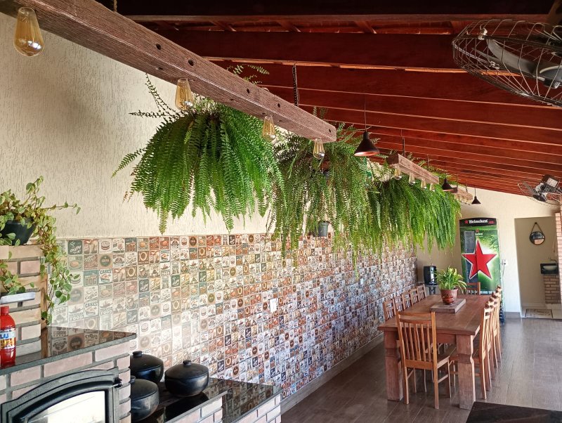 Casa com piscina em condomínio fechado próximo ao centro de Igaratá - Igaratá - 