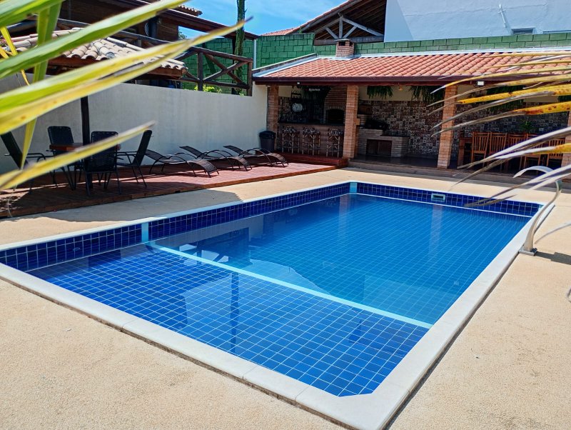Casa com piscina em condomínio fechado próximo ao centro de Igaratá - Igaratá - 