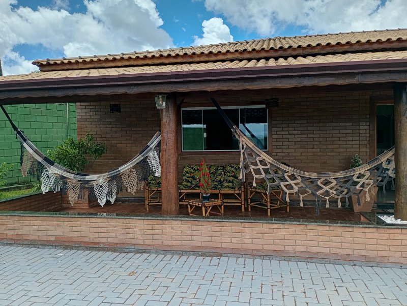 Casa com piscina em condomínio fechado próximo ao centro de Igaratá - Igaratá - 