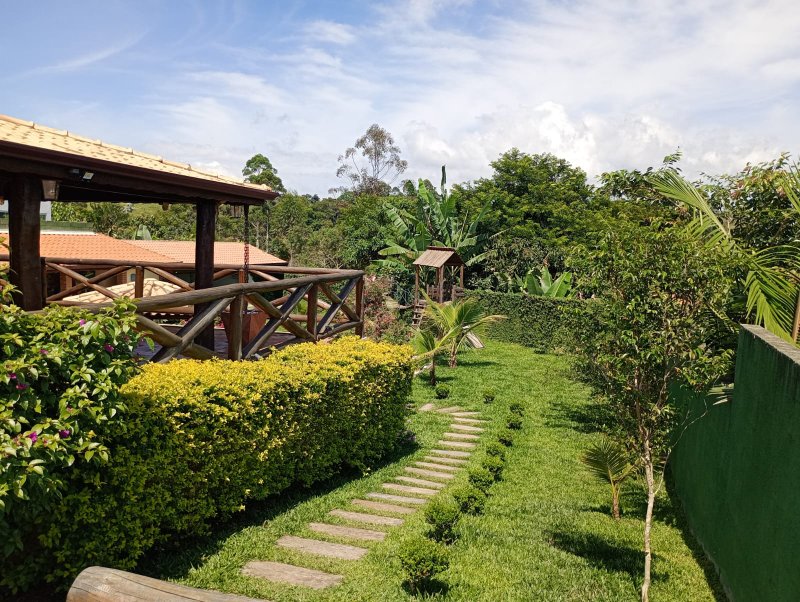 Casa com piscina em condomínio fechado próximo ao centro de Igaratá - Igaratá - 