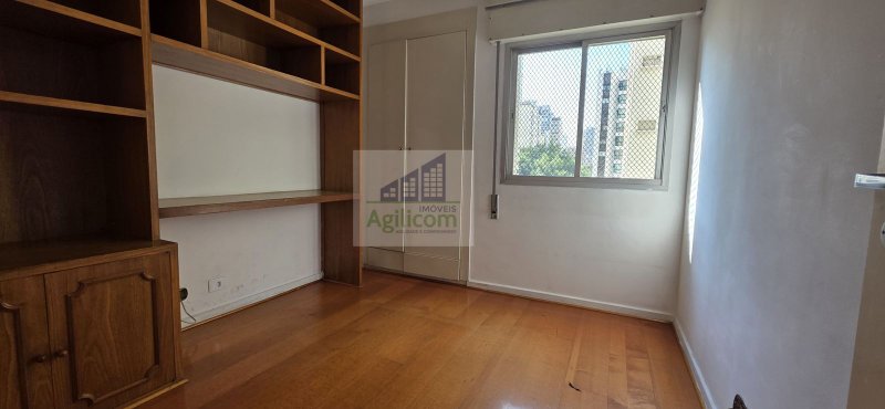 APARTAMENTO À VENDA EM MOEMA COM 2 DORMTÓRIOS E 1 VAGA DE GARAGEM Avenida Rouxinol São Paulo - 