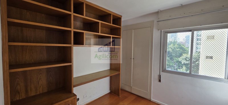 APARTAMENTO À VENDA EM MOEMA COM 2 DORMTÓRIOS E 1 VAGA DE GARAGEM Avenida Rouxinol São Paulo - 