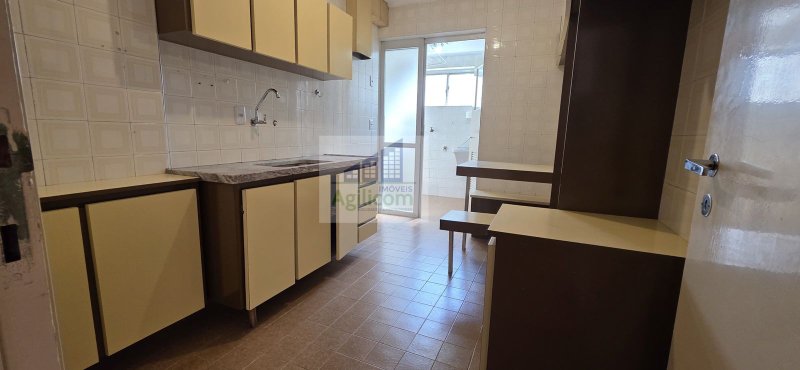 APARTAMENTO À VENDA EM MOEMA COM 2 DORMTÓRIOS E 1 VAGA DE GARAGEM Avenida Rouxinol São Paulo - 