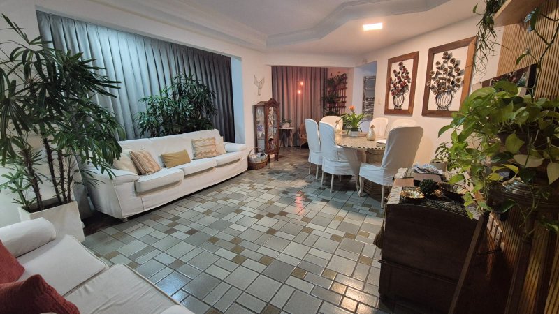 APARTAMENTO VISTA MAR 2 QUARTOS SUÍTE VARANDA 2 GARAGENS À VENDA NO RIO VERMELHO! Avenida Cardeal da Silva Salvador - 