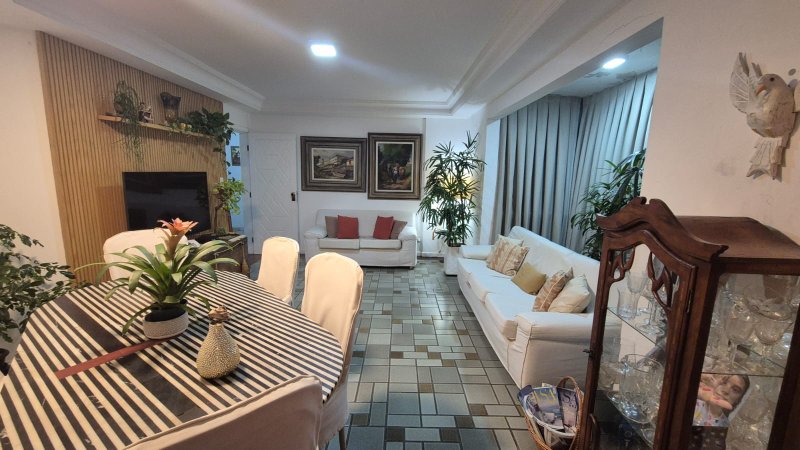 APARTAMENTO VISTA MAR 2 QUARTOS SUÍTE VARANDA 2 GARAGENS À VENDA NO RIO VERMELHO! Avenida Cardeal da Silva Salvador - 