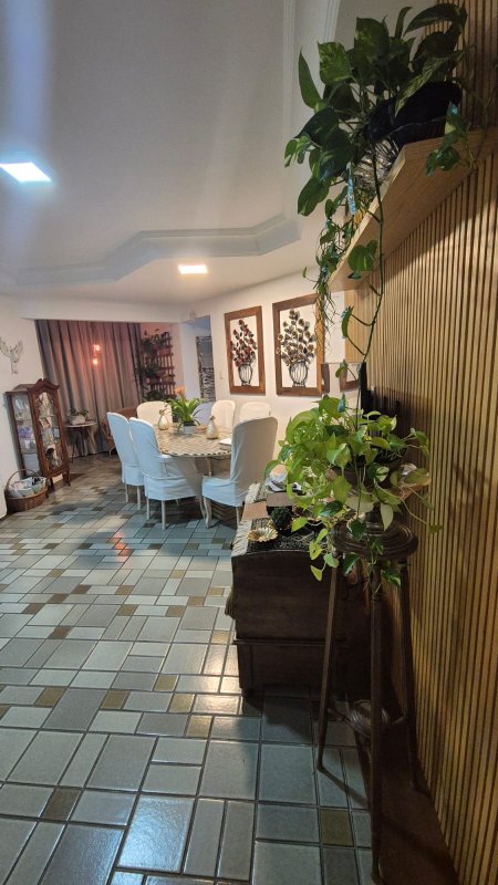 APARTAMENTO VISTA MAR 2 QUARTOS SUÍTE VARANDA 2 GARAGENS À VENDA NO RIO VERMELHO! Avenida Cardeal da Silva Salvador - 