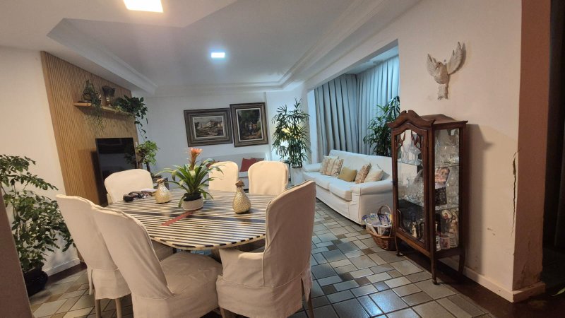 APARTAMENTO VISTA MAR 2 QUARTOS SUÍTE VARANDA 2 GARAGENS À VENDA NO RIO VERMELHO! Avenida Cardeal da Silva Salvador - 