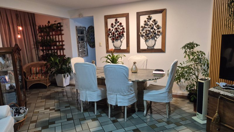 APARTAMENTO VISTA MAR 2 QUARTOS SUÍTE VARANDA 2 GARAGENS À VENDA NO RIO VERMELHO! Avenida Cardeal da Silva Salvador - 