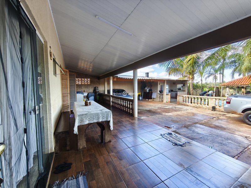 Casa com 2 dormitórios com piscina na Represa de Avaré - Avaré - 