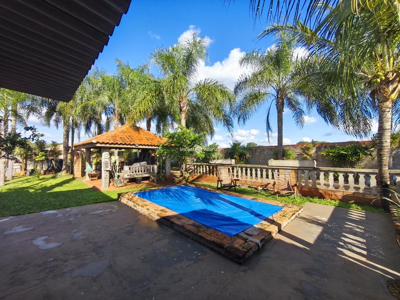 Casa com 2 dormitórios com piscina na Represa de Avaré - Avaré - 