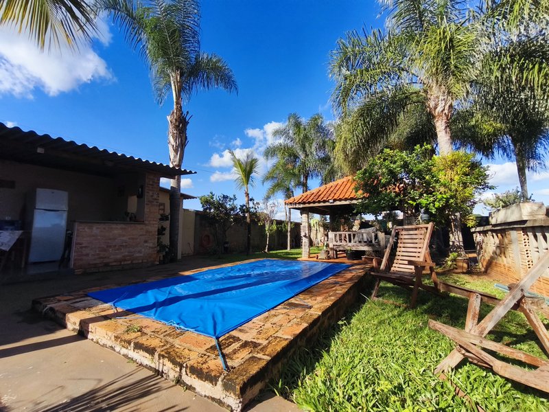 Casa com 2 dormitórios com piscina na Represa de Avaré - Avaré - 