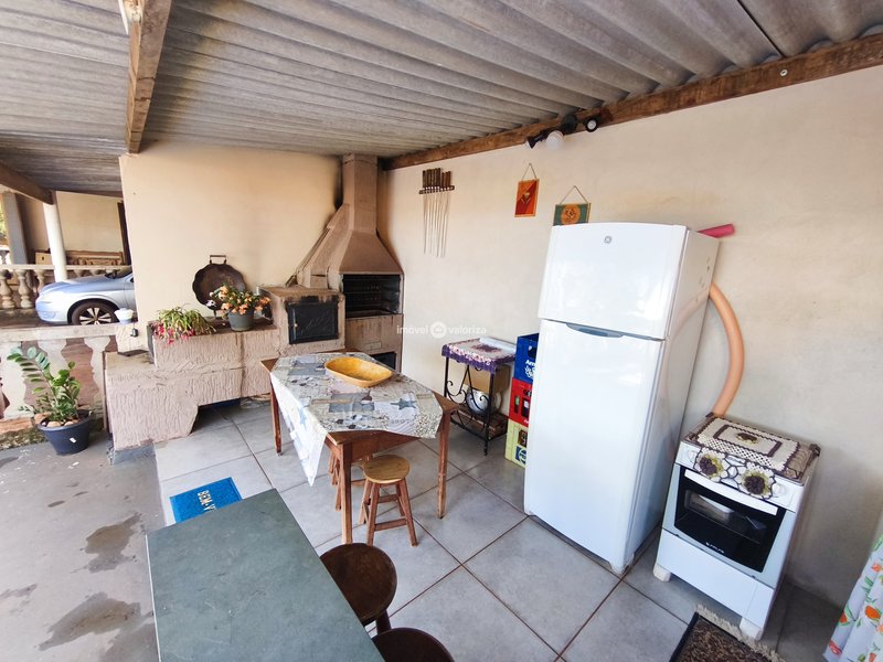 Casa com 2 dormitórios com piscina na Represa de Avaré - Avaré - 