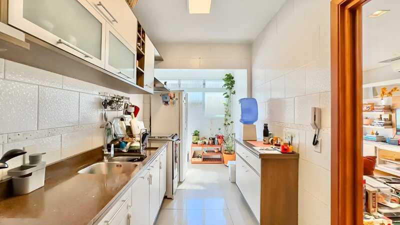 R$ 670.000 - ÓTIMO APARTAMENTO - 100M2 - 3 DORM - SUÍTE - DEPENDÊNCIA - 2 VAGAS Avenida Lageado Porto Alegre - 