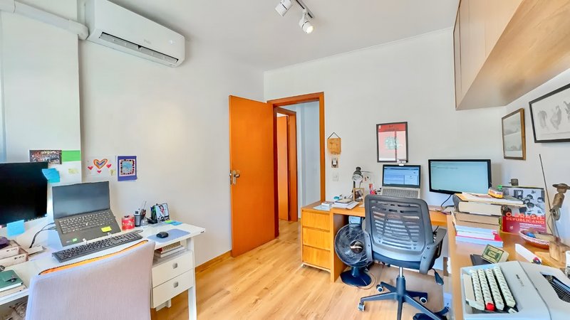 R$ 670.000 - ÓTIMO APARTAMENTO - 100M2 - 3 DORM - SUÍTE - DEPENDÊNCIA - 2 VAGAS Avenida Lageado Porto Alegre - 