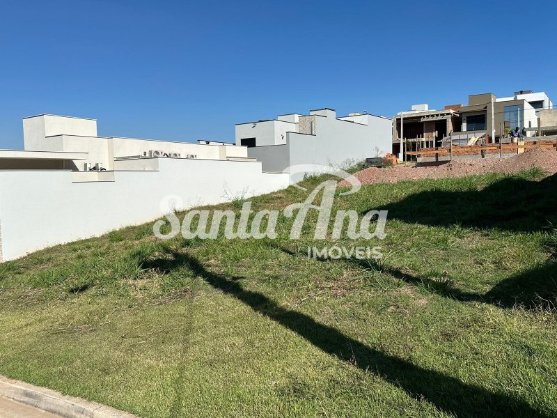 Terreno à venda em Condomínio | 250 m² | R$ 238.000 | Ondas | Piracicaba/SP Av. das Ondas Piracicaba - Muro em um dos lados