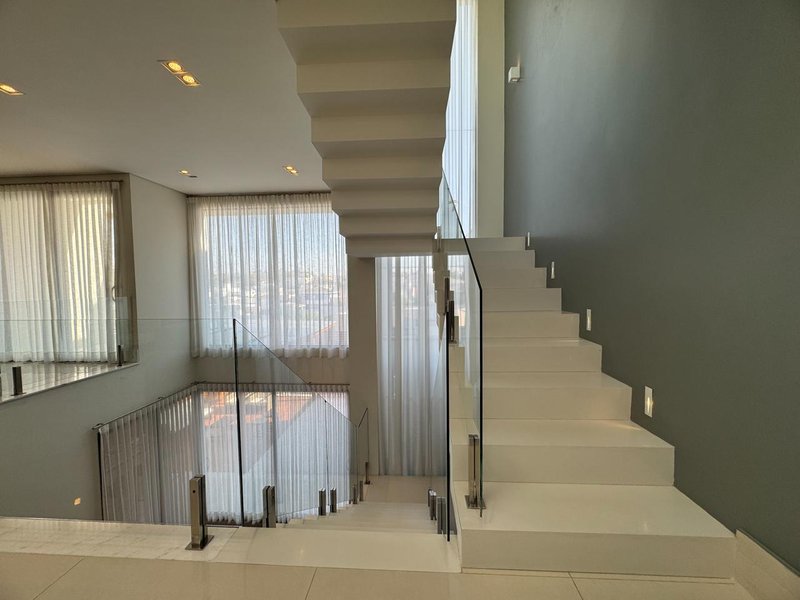 Casa de Luxo à Venda - Porteira Fechada | Moderna, Sustentável e Completa Rua Professor José Leme do Prado Valinhos - 