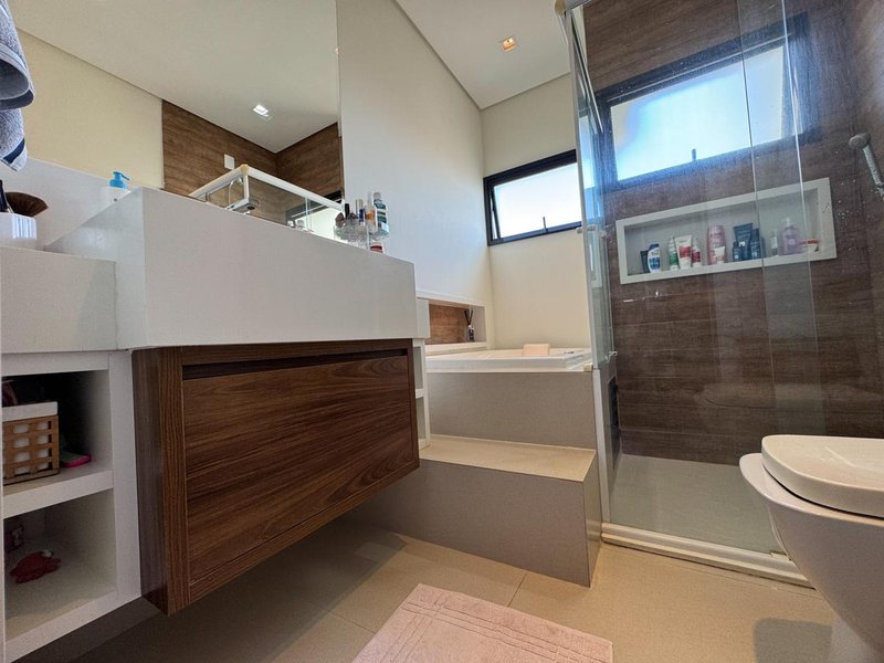 Casa de Luxo à Venda - Porteira Fechada | Moderna, Sustentável e Completa Rua Professor José Leme do Prado Valinhos - 