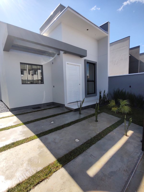 CASA COM 1 SUÍTE MAIS 2 DORMITÓRIOS NA VOLTA GRANDE - Brusque - 