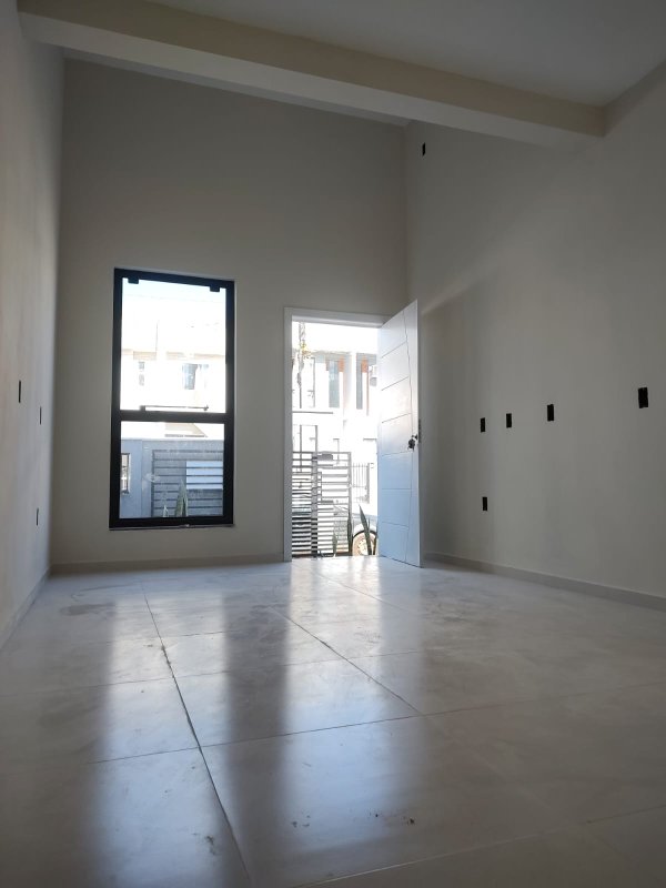 CASA COM 1 SUÍTE MAIS 2 DORMITÓRIOS NA VOLTA GRANDE - Brusque - 