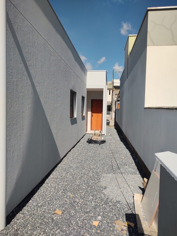 CASA COM 1 SUÍTE MAIS 2 DORMITÓRIOS NA VOLTA GRANDE - Brusque - 