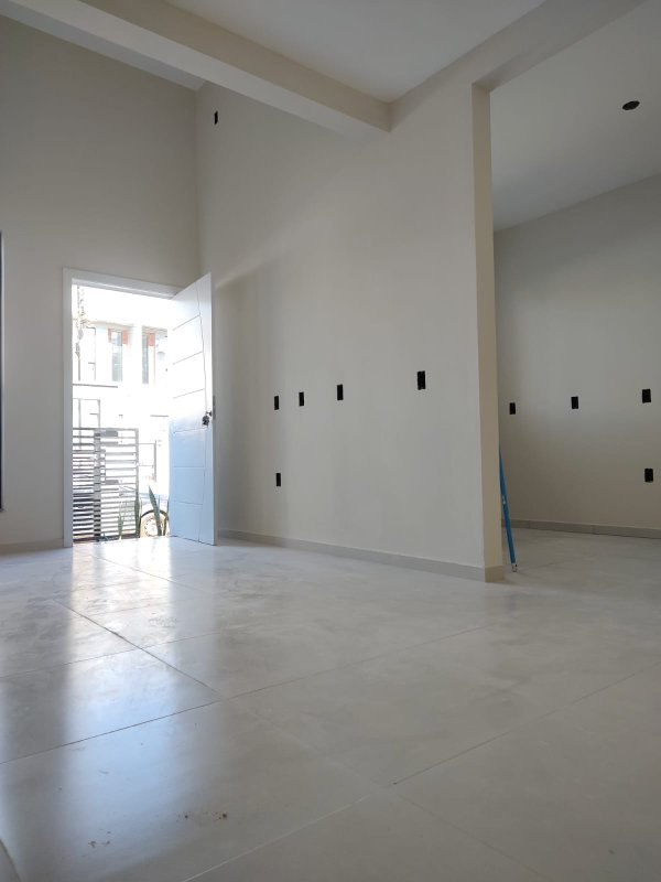 CASA COM 1 SUÍTE MAIS 2 DORMITÓRIOS NA VOLTA GRANDE - Brusque - 