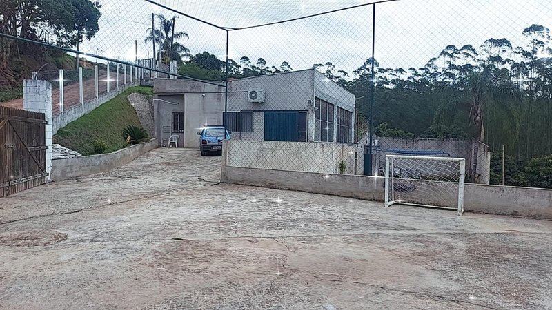 Chácara com 2 piscinas à venda no Parque Alpina - Igaratá - 
