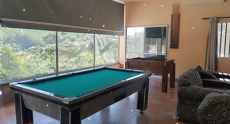 Chácara com 2 piscinas à venda no Parque Alpina - Igaratá - 