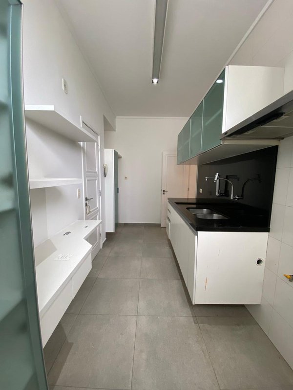 ALUGA-SE APARTAMENTO CL&Aacute;SSICO - 130M2 - 3 QUARTOS - 1 VAGA - 4 ANDAR Rua Romilda Margarita Gabriel São Paulo - 