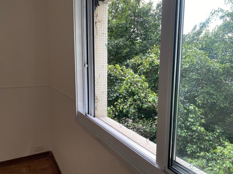 ALUGA-SE APARTAMENTO CL&Aacute;SSICO - 130M2 - 3 QUARTOS - 1 VAGA - 4 ANDAR Rua Romilda Margarita Gabriel São Paulo - 