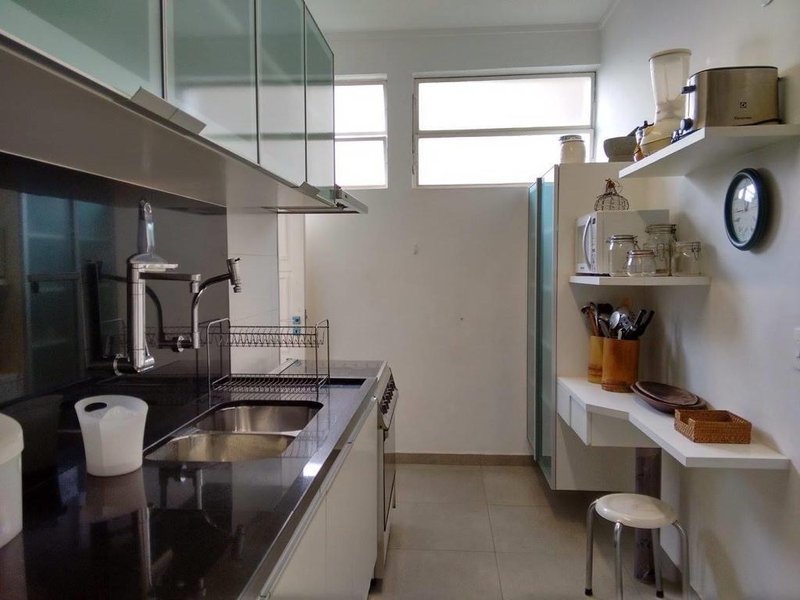 ALUGA-SE APARTAMENTO CLÁSSICO - 130M2 - 3 QUARTOS - 1 VAGA - 4 ANDAR Rua Romilda Margarita Gabriel São Paulo - 