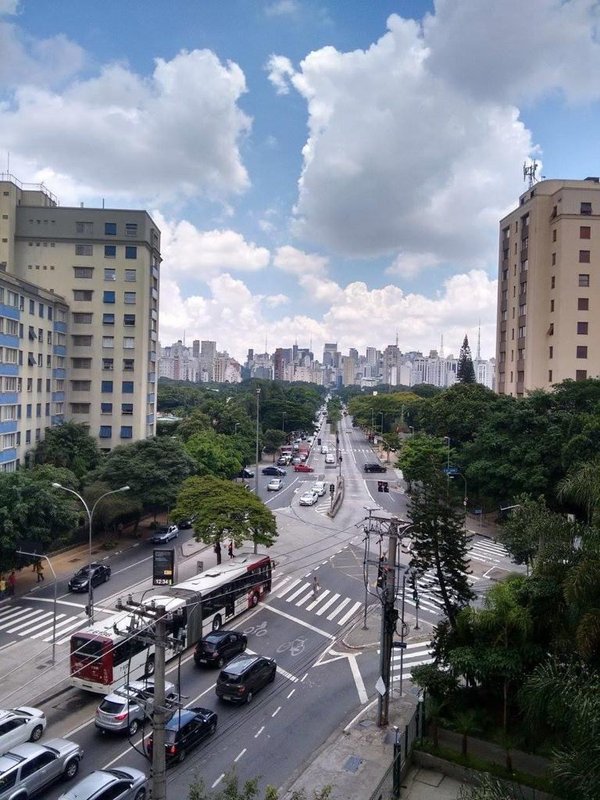 ALUGA-SE APARTAMENTO CLÁSSICO - 130M2 - 3 QUARTOS - 1 VAGA - 4 ANDAR Rua Romilda Margarita Gabriel São Paulo - 