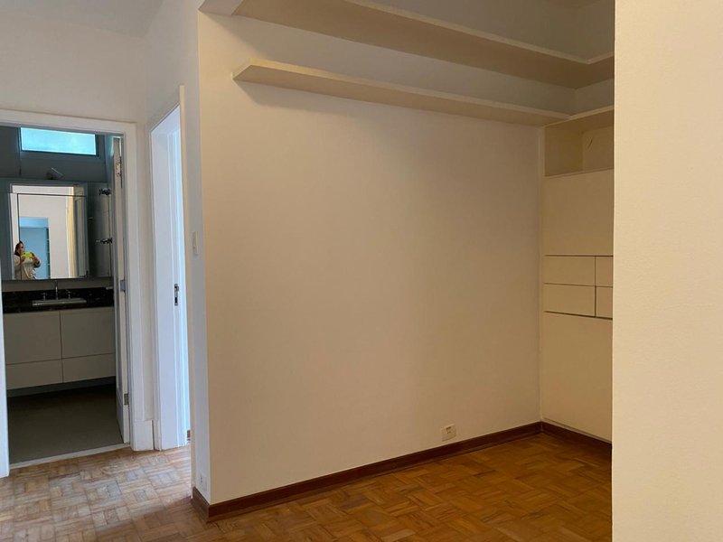 ALUGA-SE APARTAMENTO CL&Aacute;SSICO - 130M2 - 3 QUARTOS - 1 VAGA - 4 ANDAR Rua Romilda Margarita Gabriel São Paulo - 