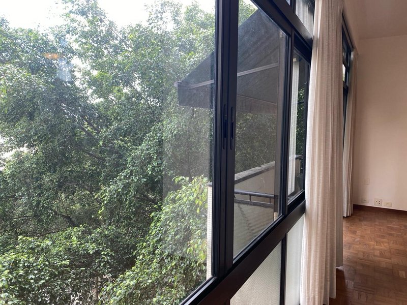 ALUGA-SE APARTAMENTO CL&Aacute;SSICO - 130M2 - 3 QUARTOS - 1 VAGA - 4 ANDAR Rua Romilda Margarita Gabriel São Paulo - 