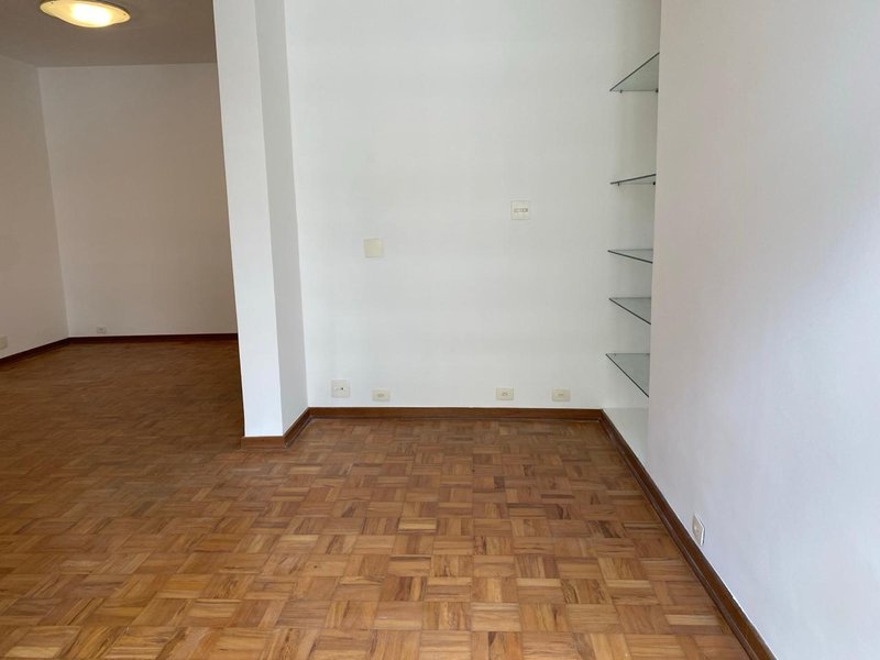 ALUGA-SE APARTAMENTO CL&Aacute;SSICO - 130M2 - 3 QUARTOS - 1 VAGA - 4 ANDAR Rua Romilda Margarita Gabriel São Paulo - 