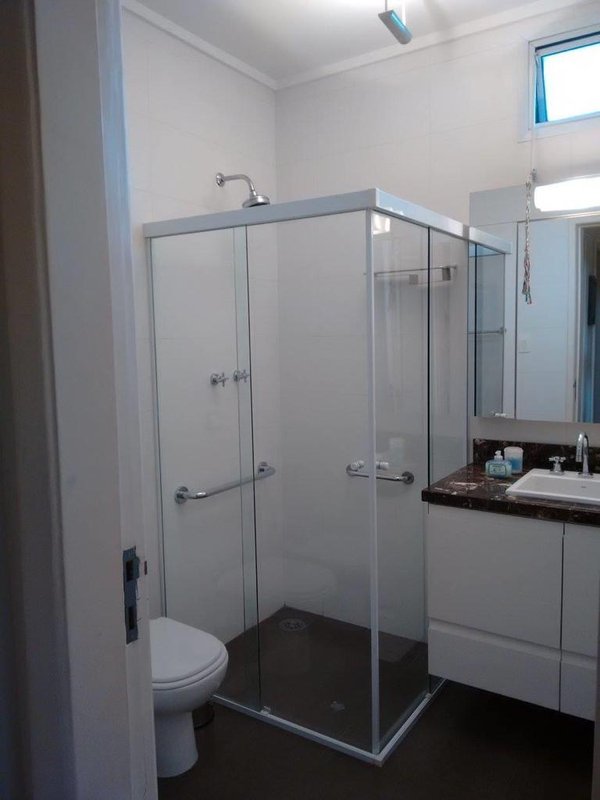 ALUGA-SE APARTAMENTO CLÁSSICO - 130M2 - 3 QUARTOS - 1 VAGA - 4 ANDAR Rua Romilda Margarita Gabriel São Paulo - 