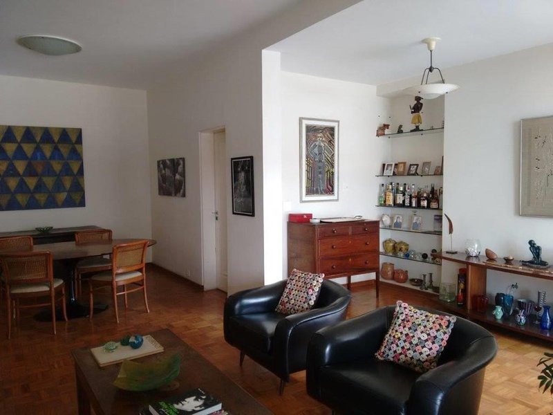 ALUGA-SE APARTAMENTO CLÁSSICO - 130M2 - 3 QUARTOS - 1 VAGA - 4 ANDAR Rua Romilda Margarita Gabriel São Paulo - 
