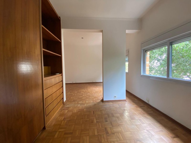 ALUGA-SE APARTAMENTO CL&Aacute;SSICO - 130M2 - 3 QUARTOS - 1 VAGA - 4 ANDAR Rua Romilda Margarita Gabriel São Paulo - 