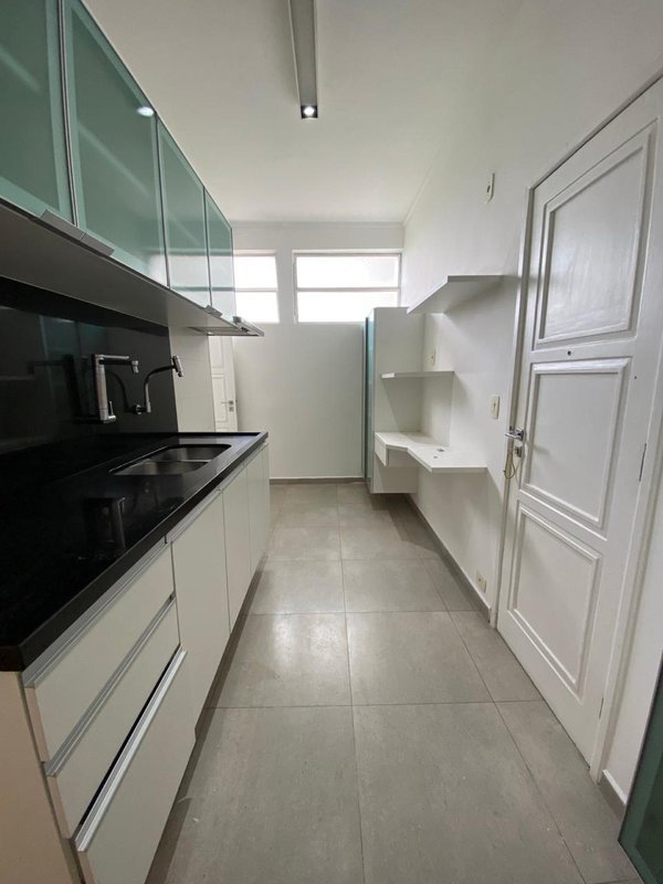 ALUGA-SE APARTAMENTO CL&Aacute;SSICO - 130M2 - 3 QUARTOS - 1 VAGA - 4 ANDAR Rua Romilda Margarita Gabriel São Paulo - 