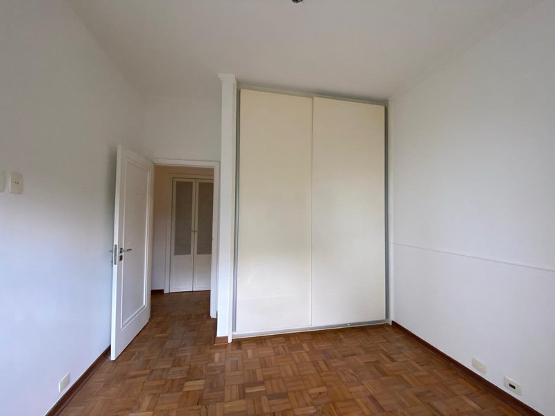 ALUGA-SE APARTAMENTO CL&Aacute;SSICO - 130M2 - 3 QUARTOS - 1 VAGA - 4 ANDAR Rua Romilda Margarita Gabriel São Paulo - 