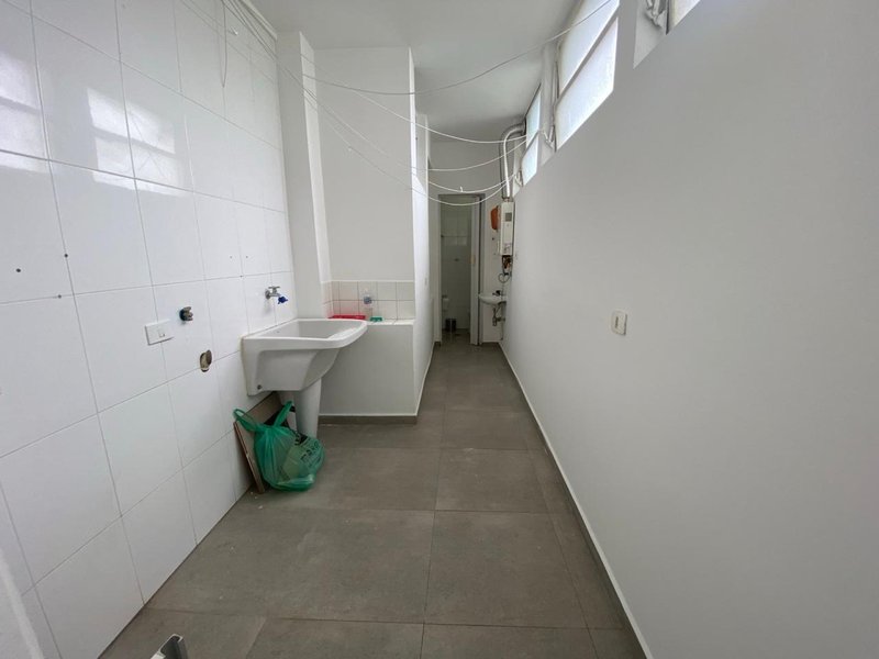 ALUGA-SE APARTAMENTO CL&Aacute;SSICO - 130M2 - 3 QUARTOS - 1 VAGA - 4 ANDAR Rua Romilda Margarita Gabriel São Paulo - 