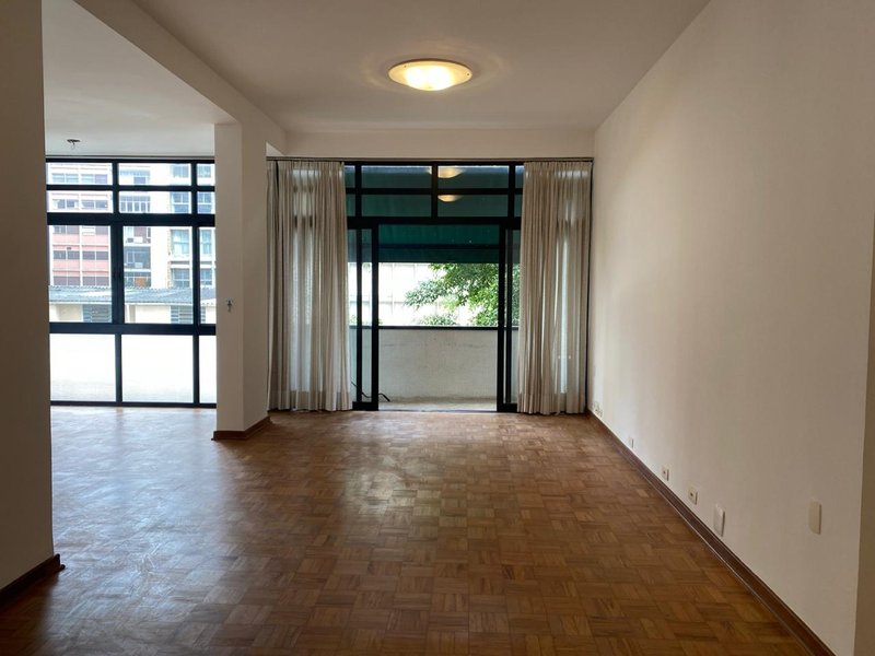 ALUGA-SE APARTAMENTO CL&Aacute;SSICO - 130M2 - 3 QUARTOS - 1 VAGA - 4 ANDAR Rua Romilda Margarita Gabriel São Paulo - 