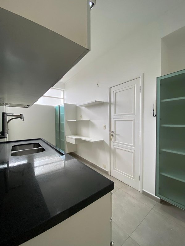 ALUGA-SE APARTAMENTO CL&Aacute;SSICO - 130M2 - 3 QUARTOS - 1 VAGA - 4 ANDAR Rua Romilda Margarita Gabriel São Paulo - 