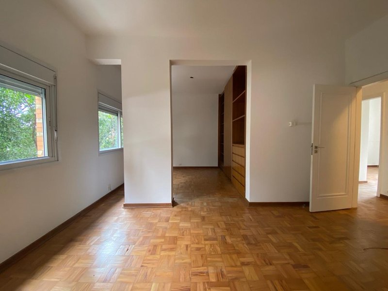 ALUGA-SE APARTAMENTO CL&Aacute;SSICO - 130M2 - 3 QUARTOS - 1 VAGA - 4 ANDAR Rua Romilda Margarita Gabriel São Paulo - 