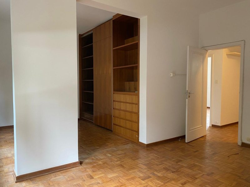 ALUGA-SE APARTAMENTO CL&Aacute;SSICO - 130M2 - 3 QUARTOS - 1 VAGA - 4 ANDAR Rua Romilda Margarita Gabriel São Paulo - 